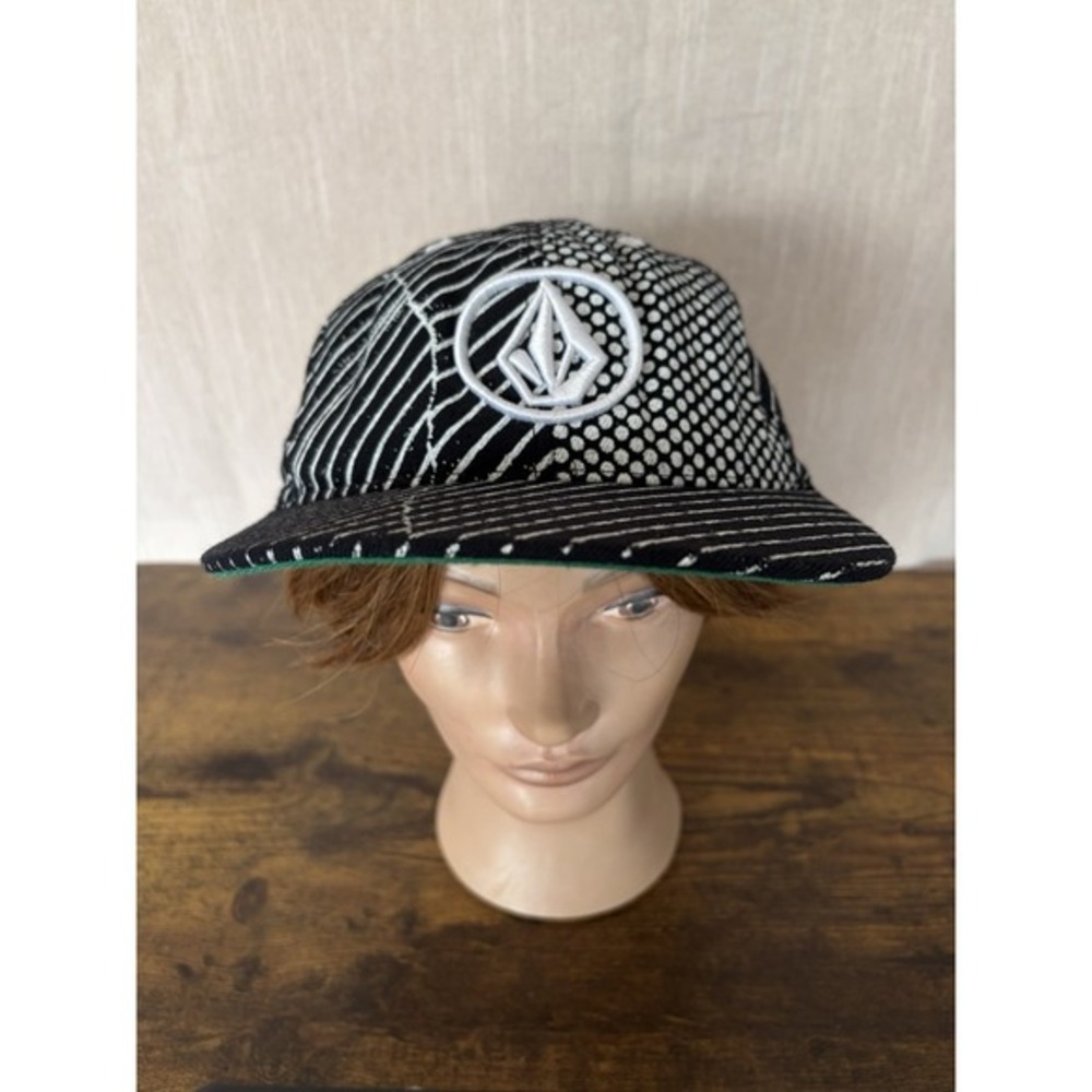 VOLCOM Hat Surfers Skaters SZ 7.5" Black &‎ White Striped